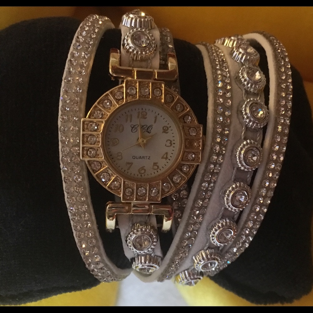 🎁CCI white Glamour Wrap watch